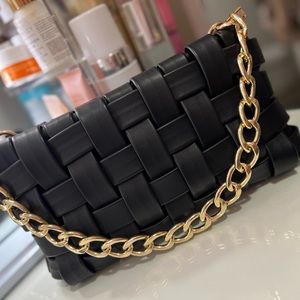 Woven black shoulder bag purse with gold chain